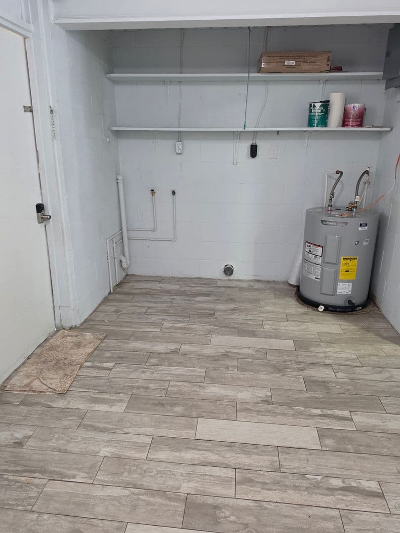 Sanford Apartment: 2205 S Park Avenue