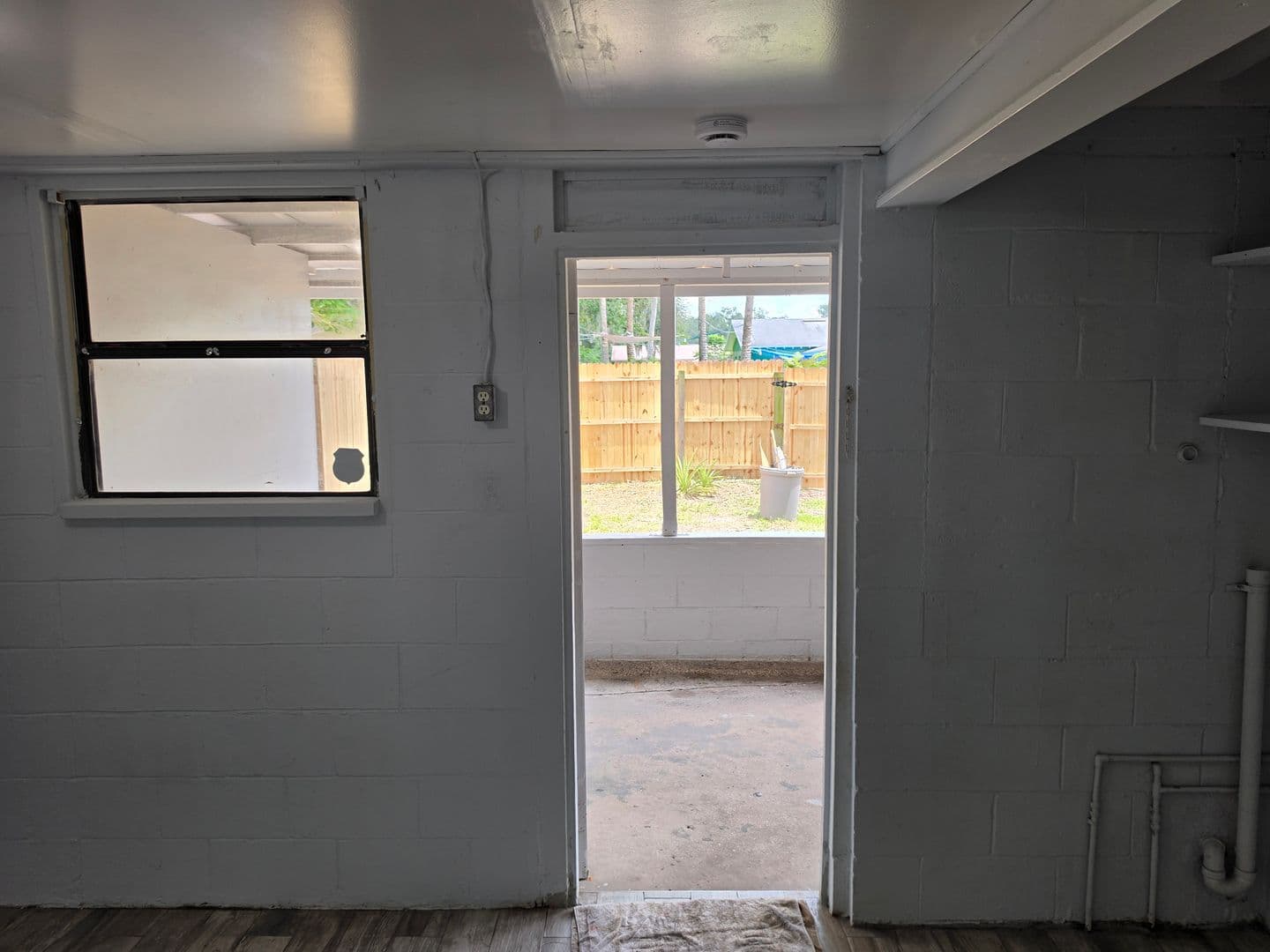 Sanford Apartment: 2205 S Park Avenue