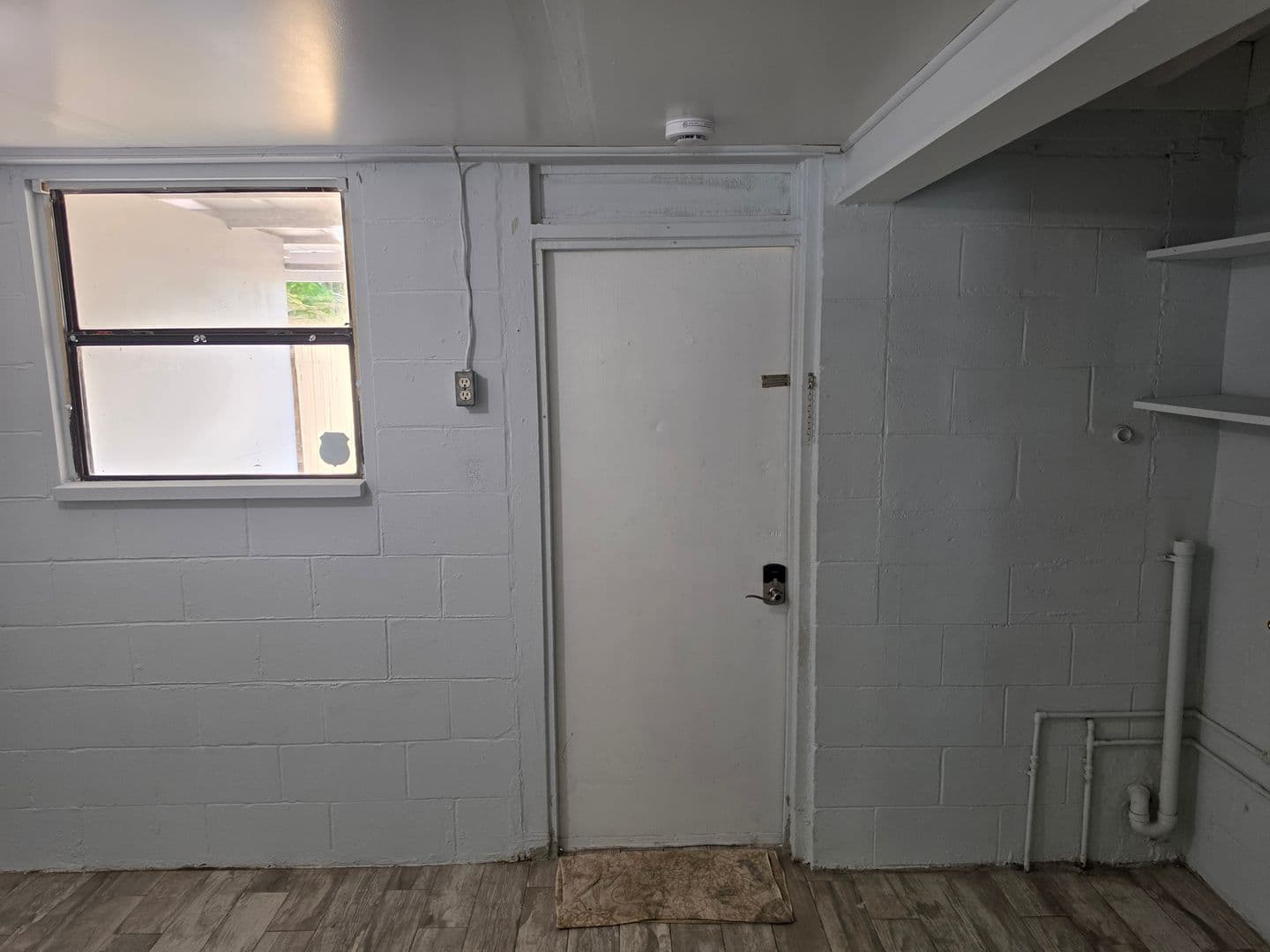 Sanford Apartment: 2205 S Park Avenue