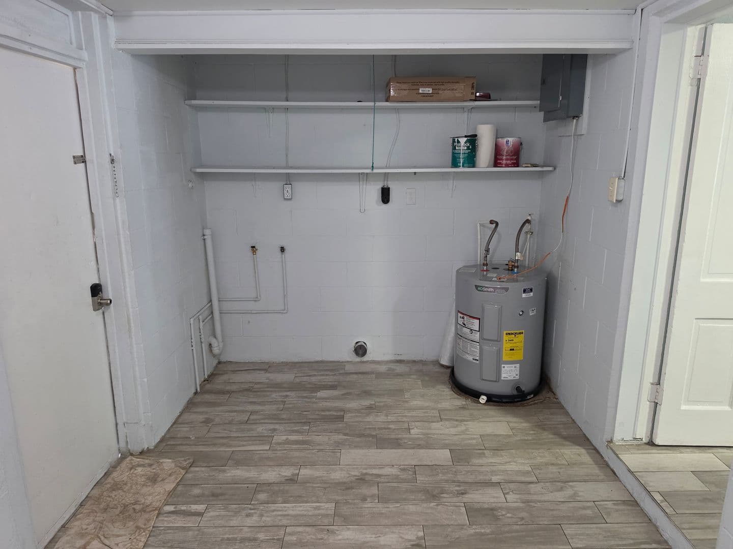 Sanford Apartment: 2205 S Park Avenue