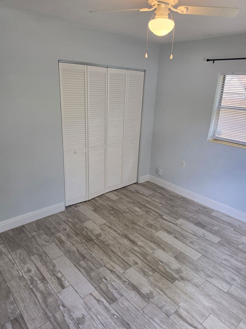 Sanford Apartment: 2205 S Park Avenue