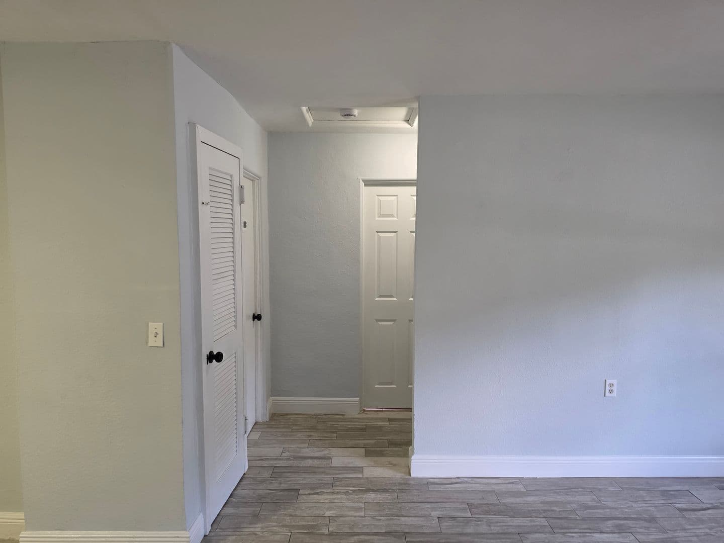Sanford Apartment: 2205 S Park Avenue