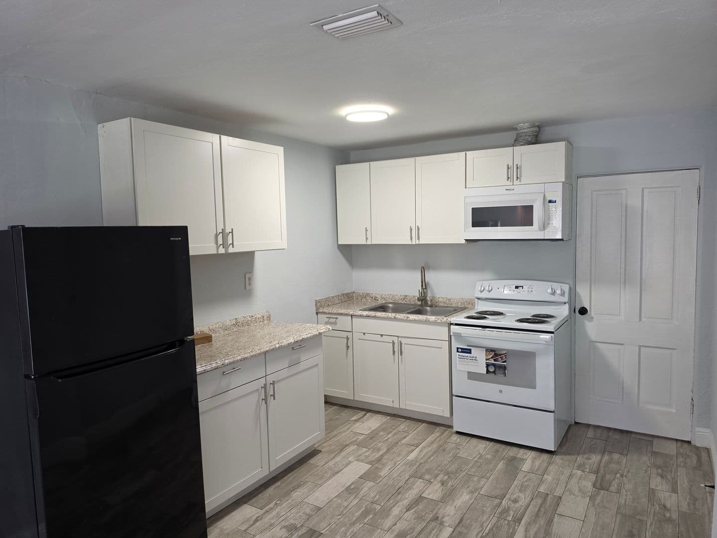 Sanford Apartment: 2205 S Park Avenue