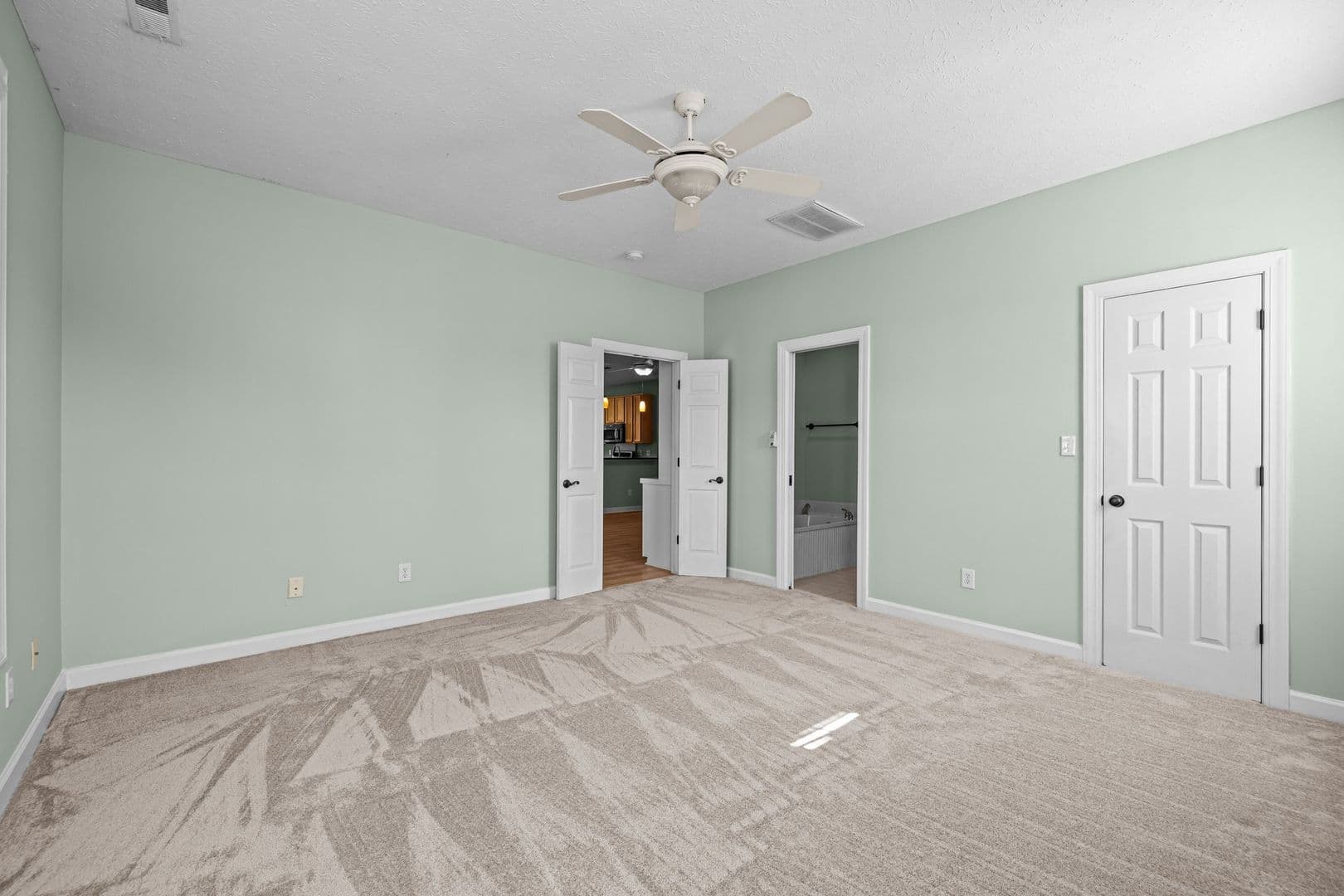 Morehead City House: 212 Carefree Lane