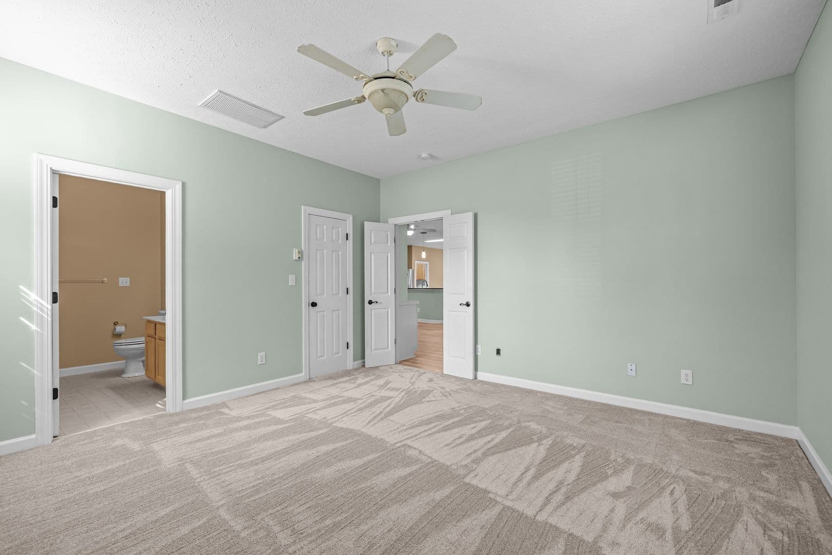 Morehead City House: 212 Carefree Lane