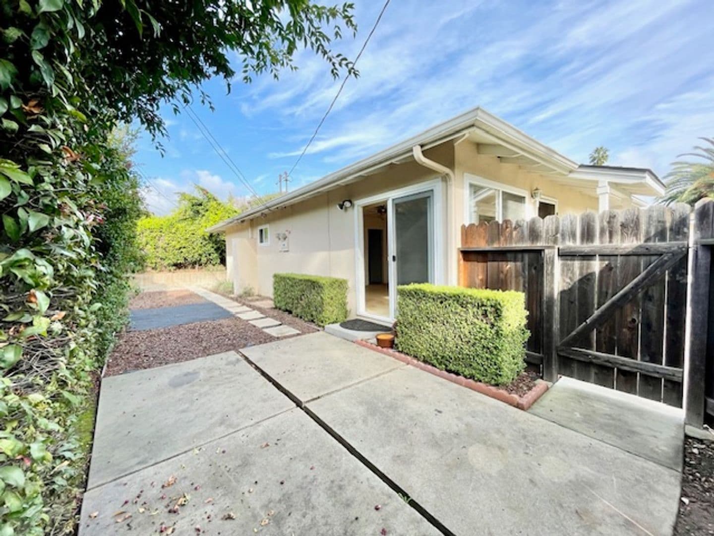 Santa Barbara Apartment: 4094/4096 Via Zorro