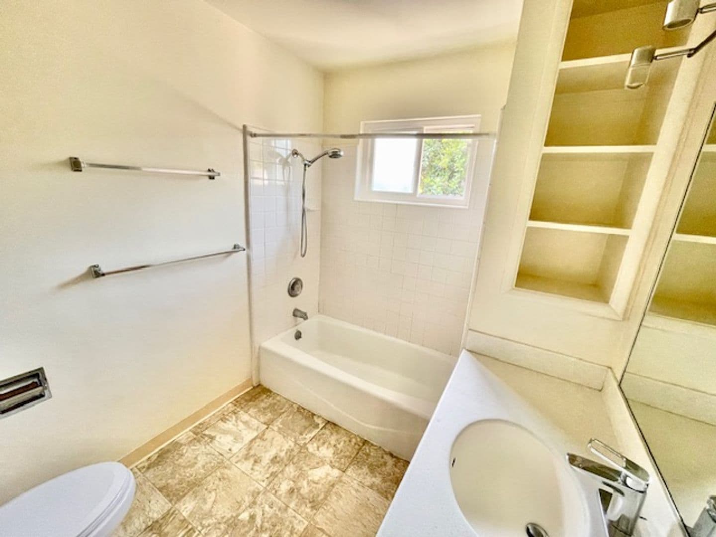 Santa Barbara Apartment: 4094/4096 Via Zorro
