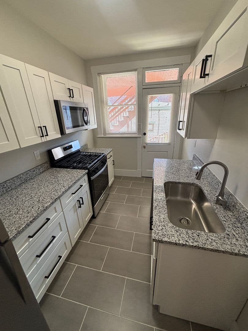 Louisville Apartment: 410 W Ormsby
