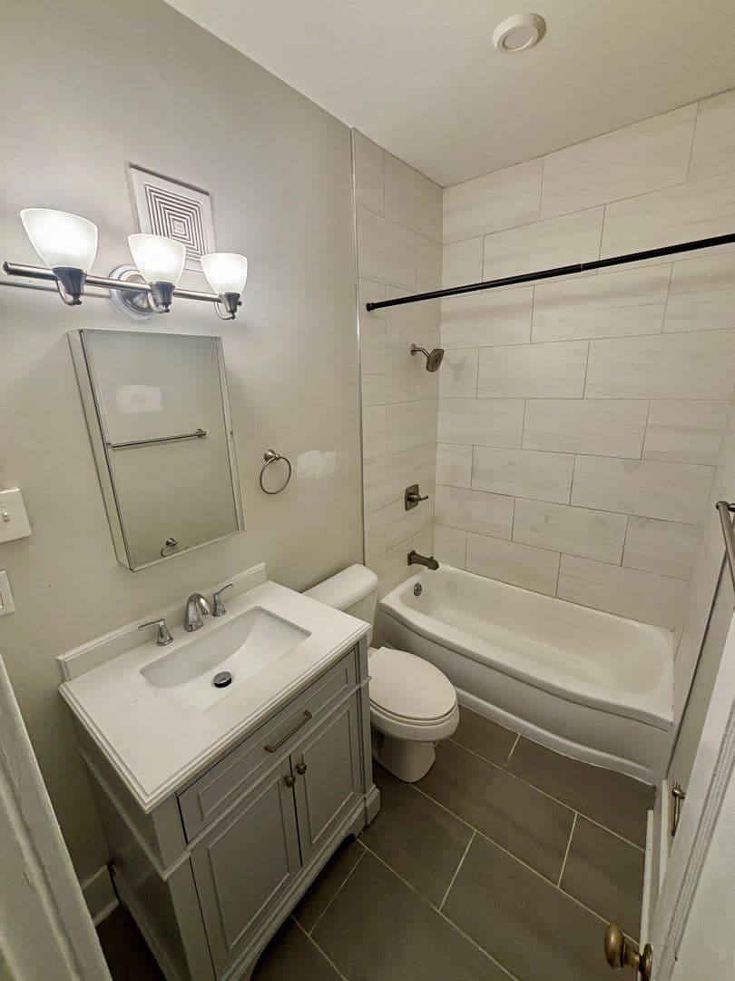 Louisville Apartment: 410 W Ormsby