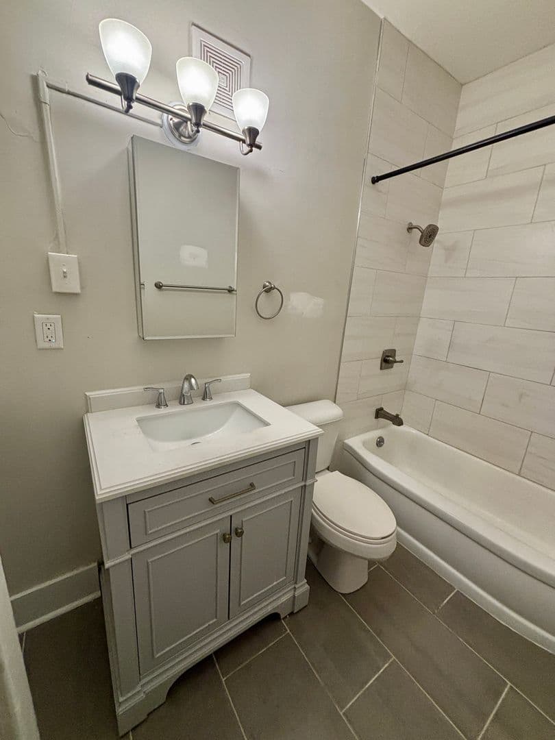 Louisville Apartment: 410 W Ormsby