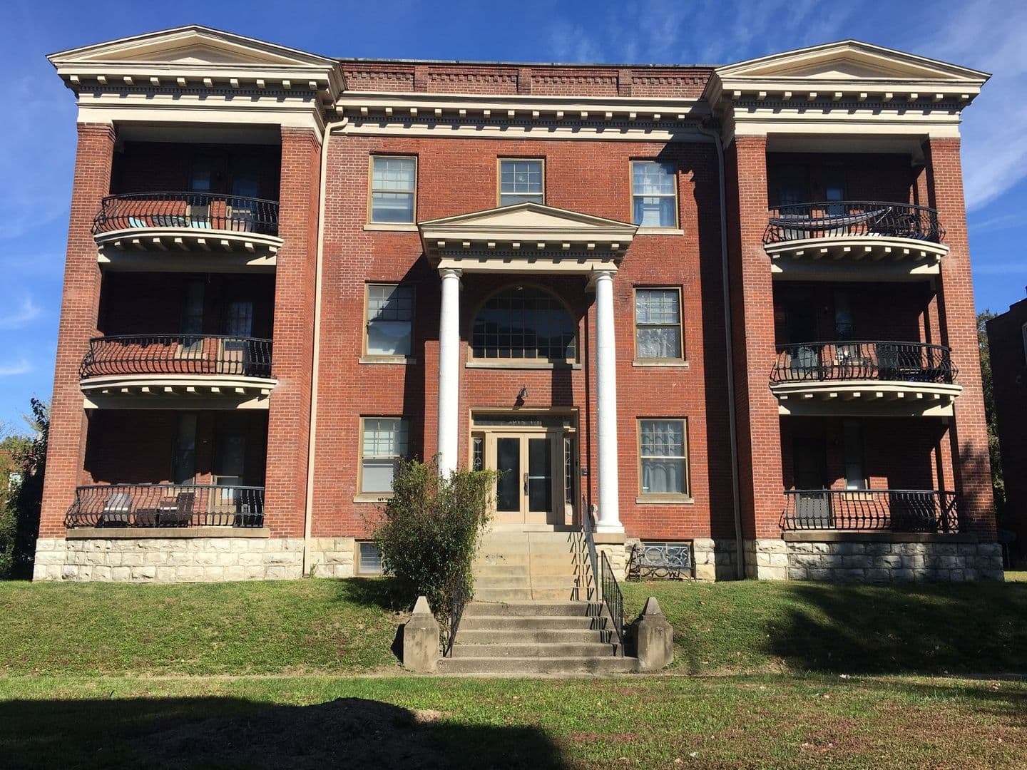 Louisville Apartment: 431 Kensington Ct