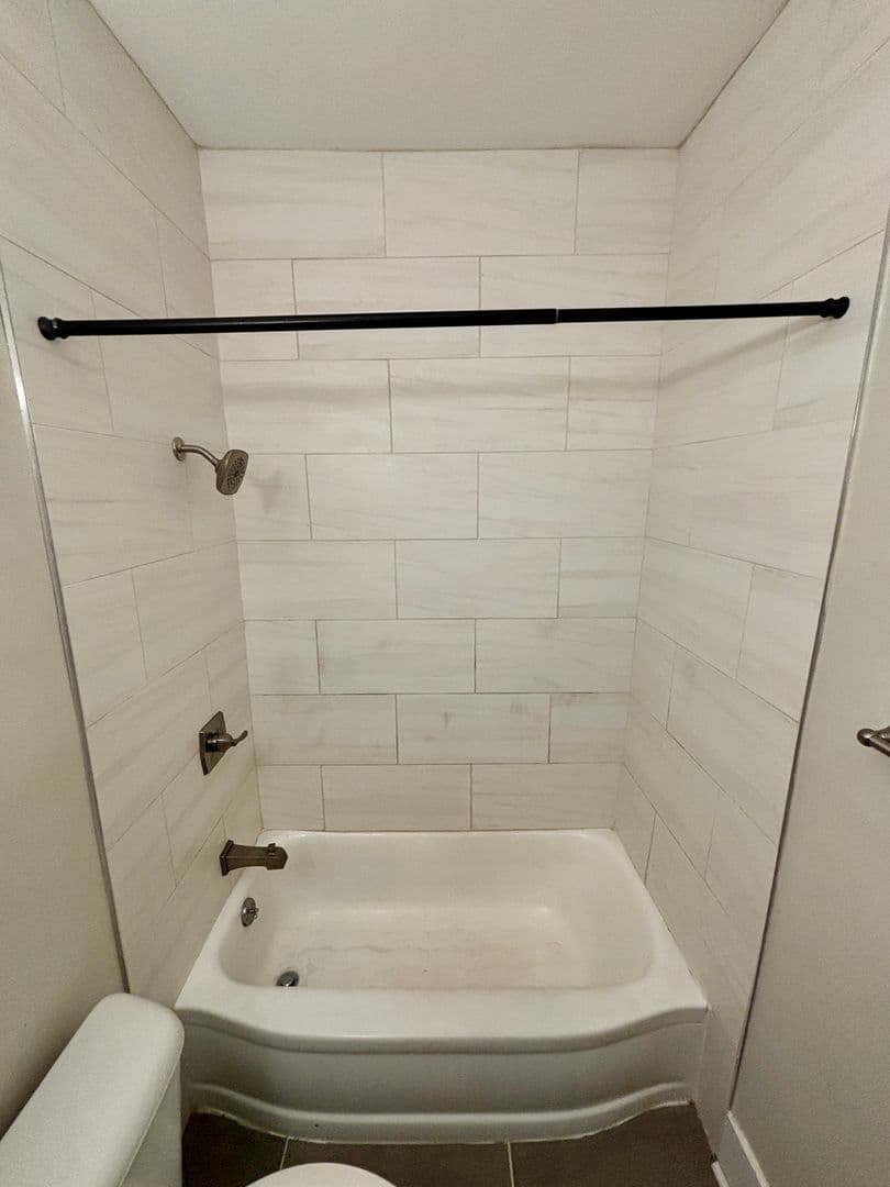 Louisville Apartment: 410 W Ormsby