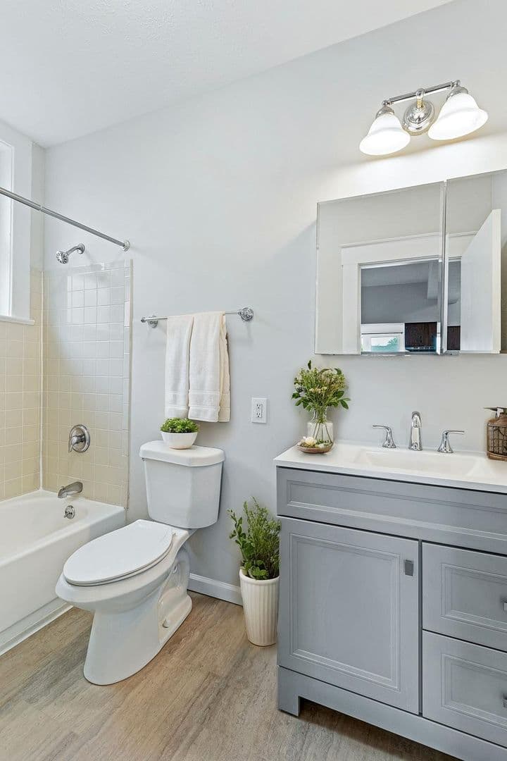 Louisville Apartment: 431 Kensington Ct