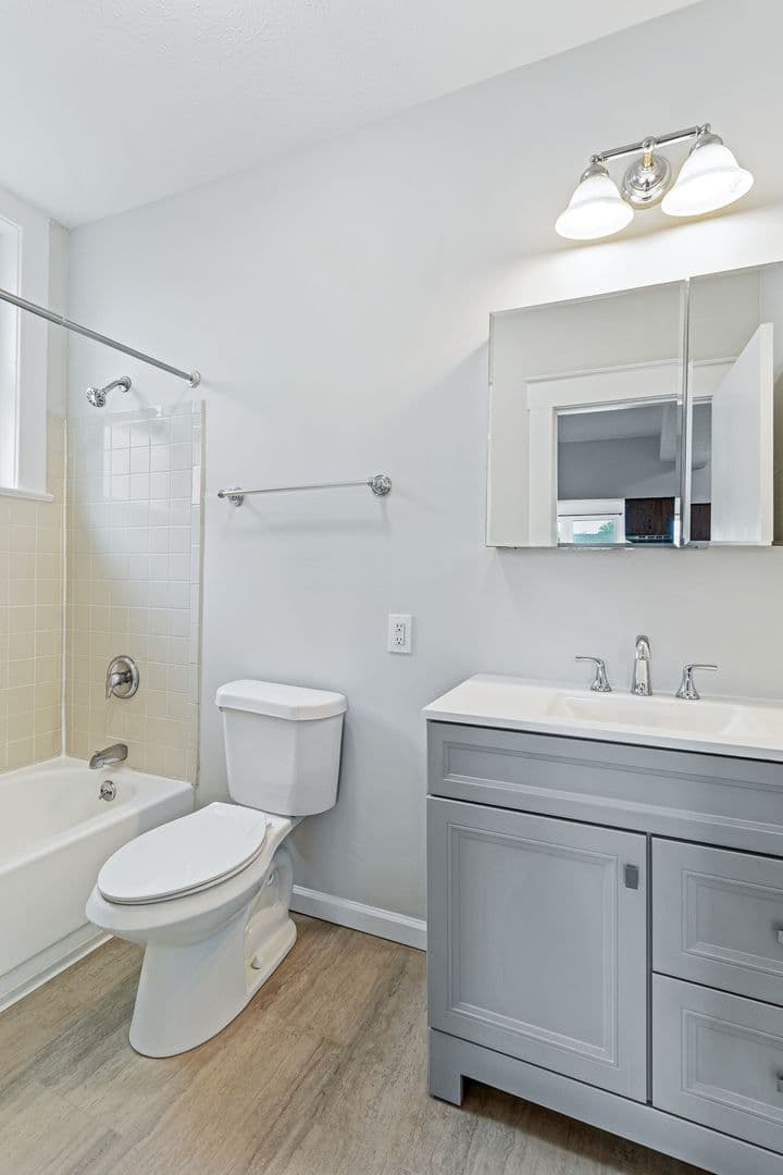 Louisville Apartment: 431 Kensington Ct