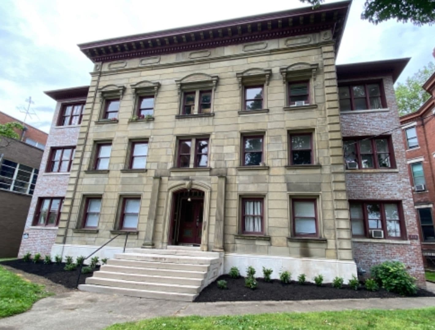 Louisville Apartment: 410 W Ormsby