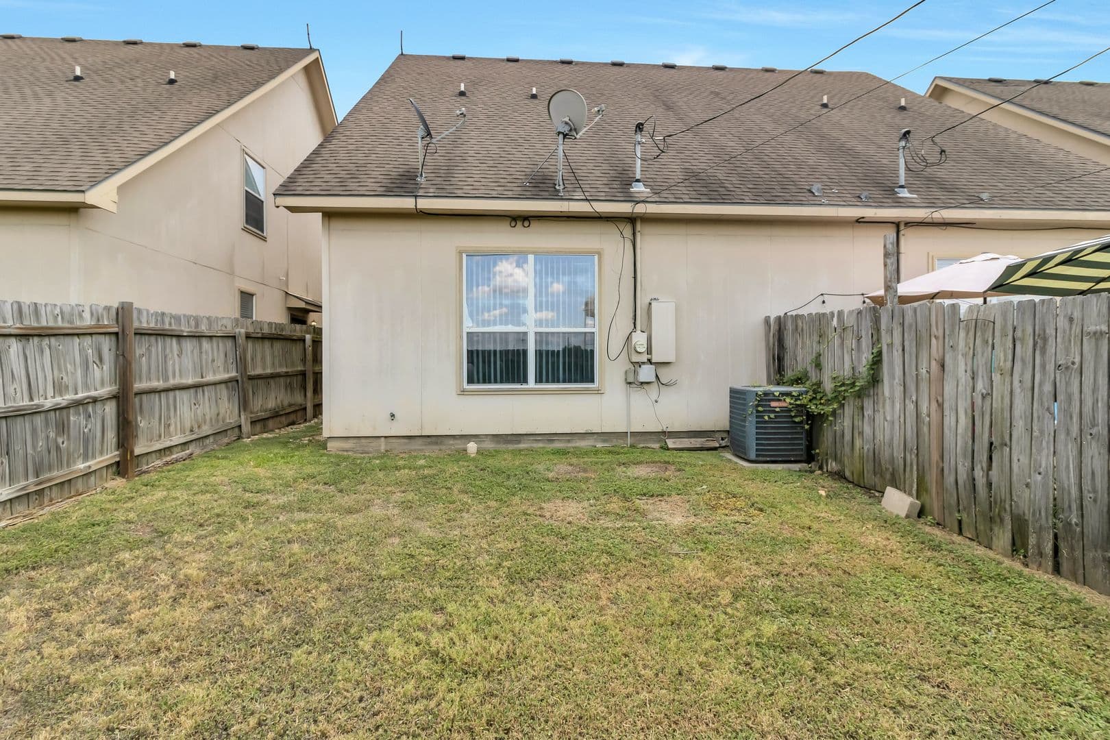 Jarrell Apartment: 200 Sandstone Drive AB