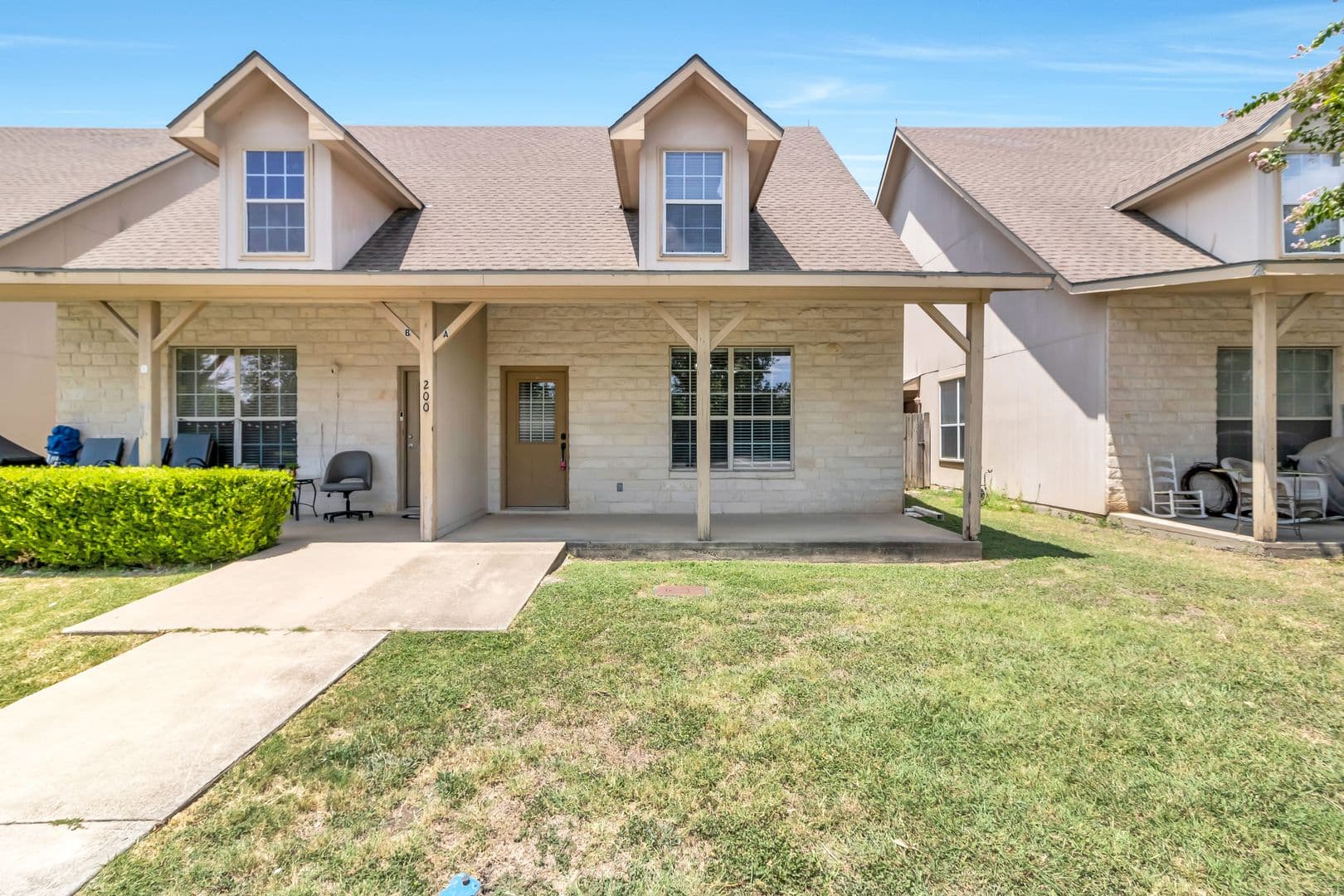 Jarrell Apartment: 200 Sandstone Drive AB
