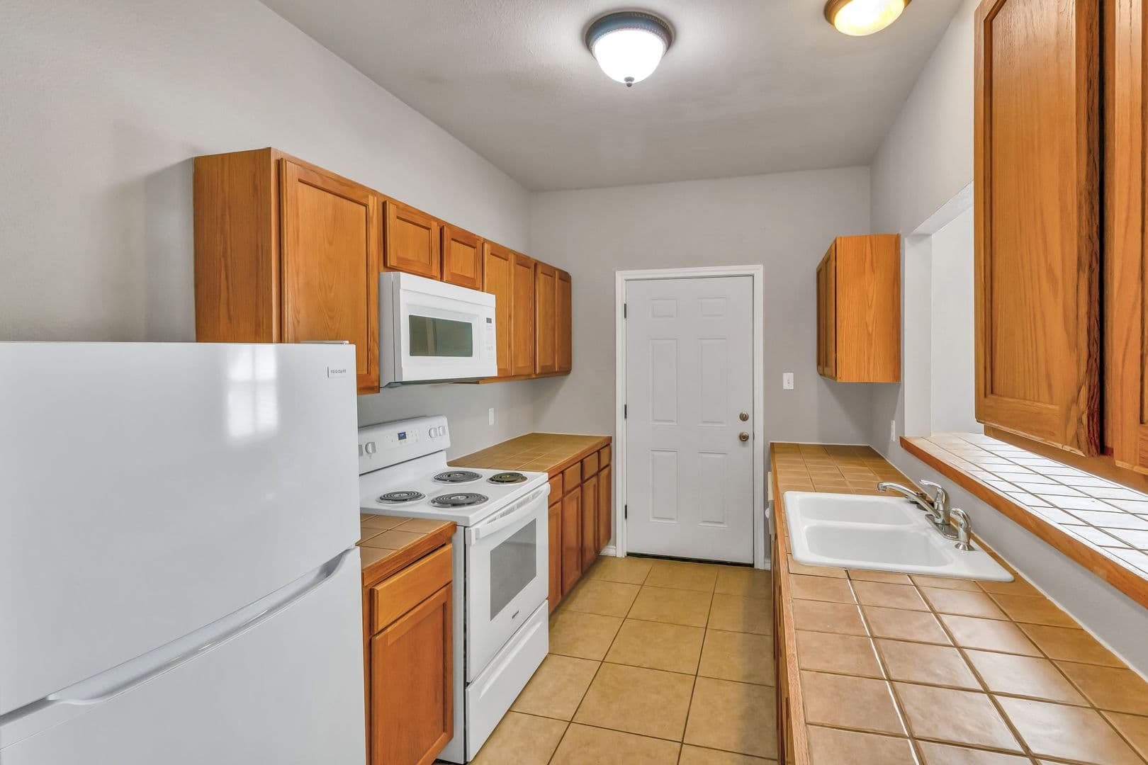 Jarrell Apartment: 200 Sandstone Drive AB
