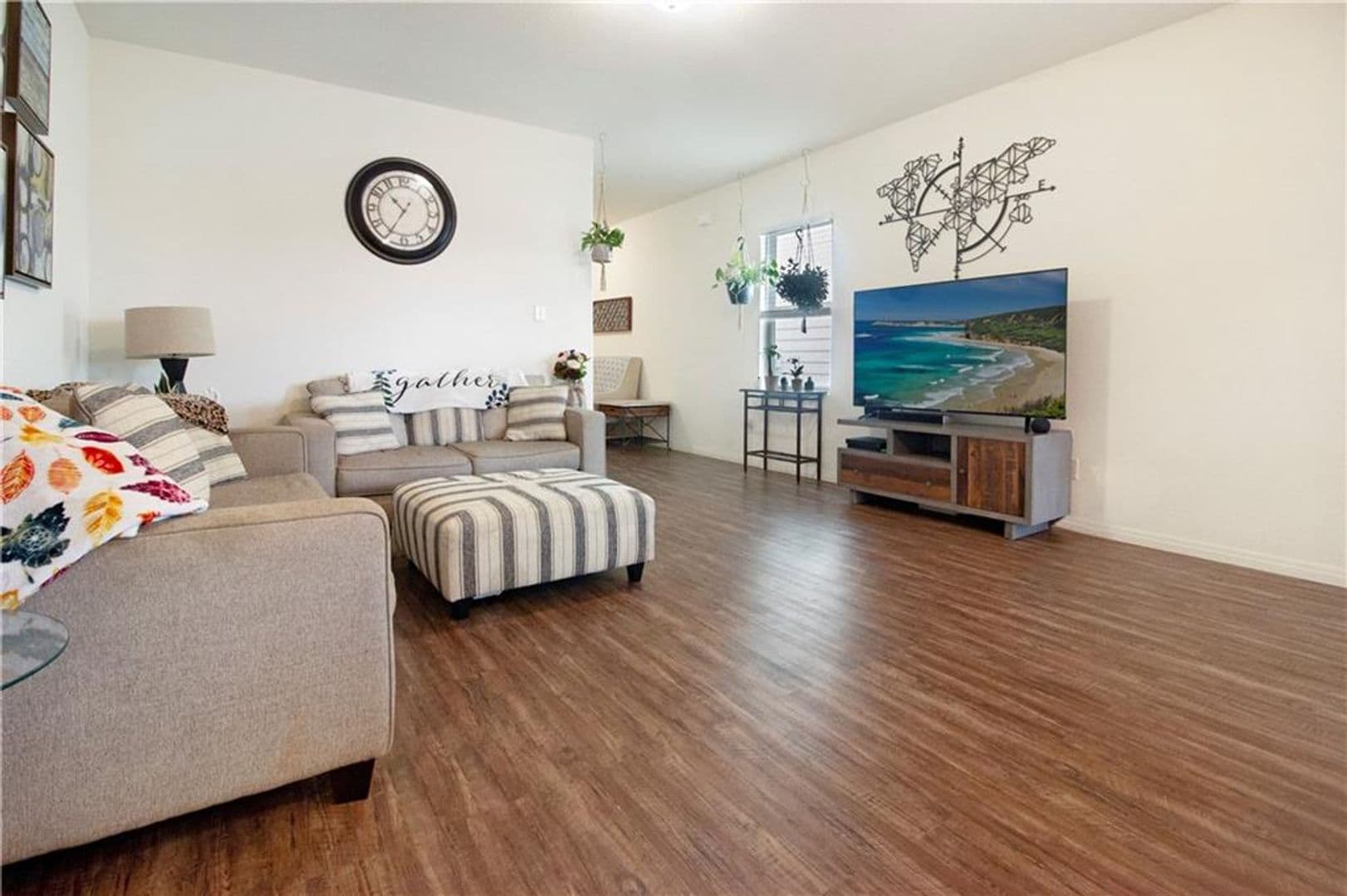Jarrell House: 336 Flower Smith Ln