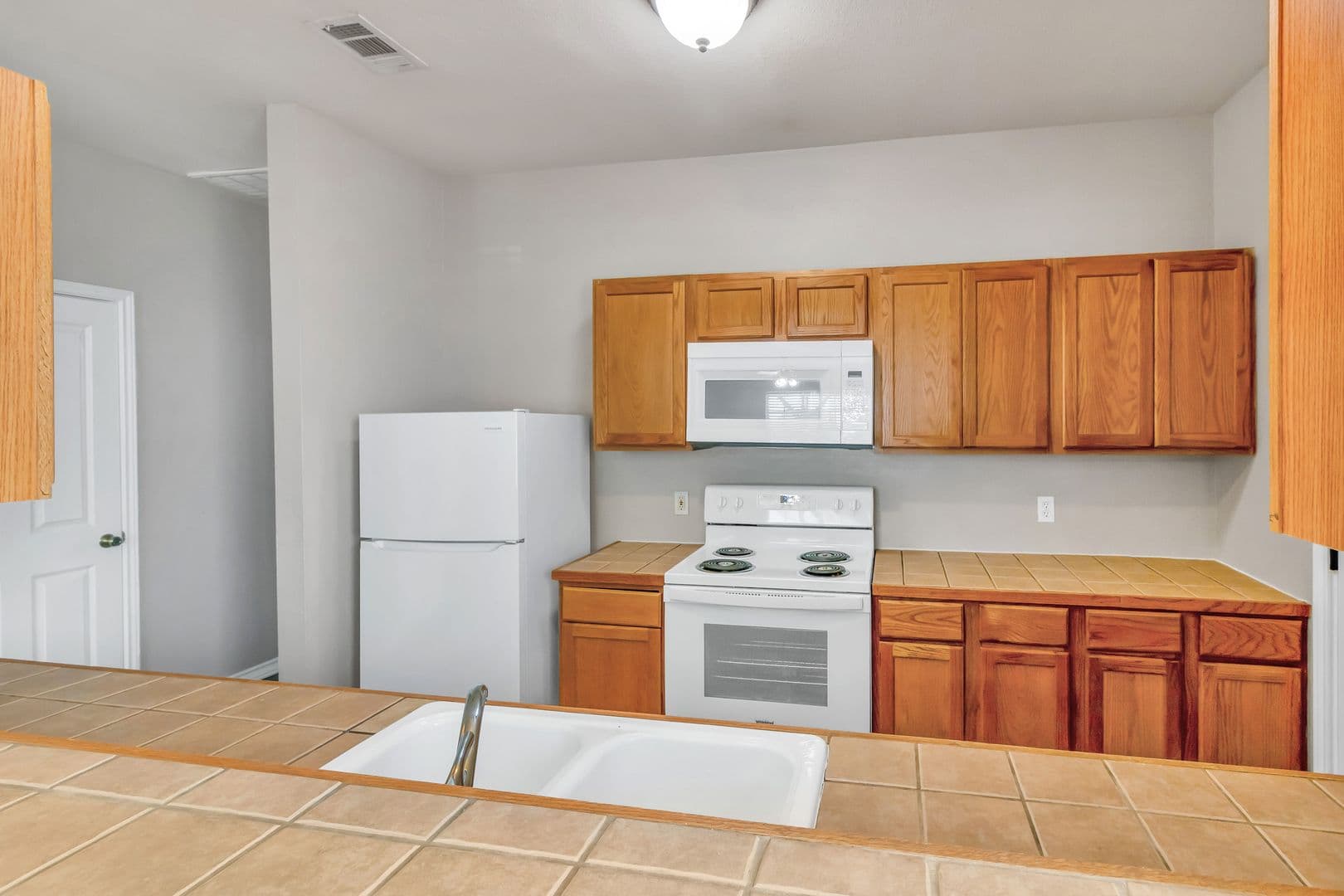 Jarrell Apartment: 200 Sandstone Drive AB