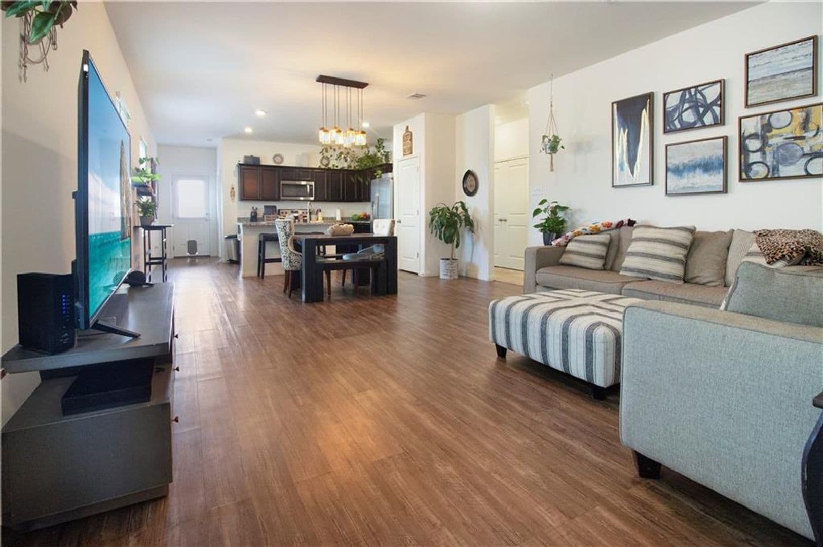 Jarrell House: 336 Flower Smith Ln
