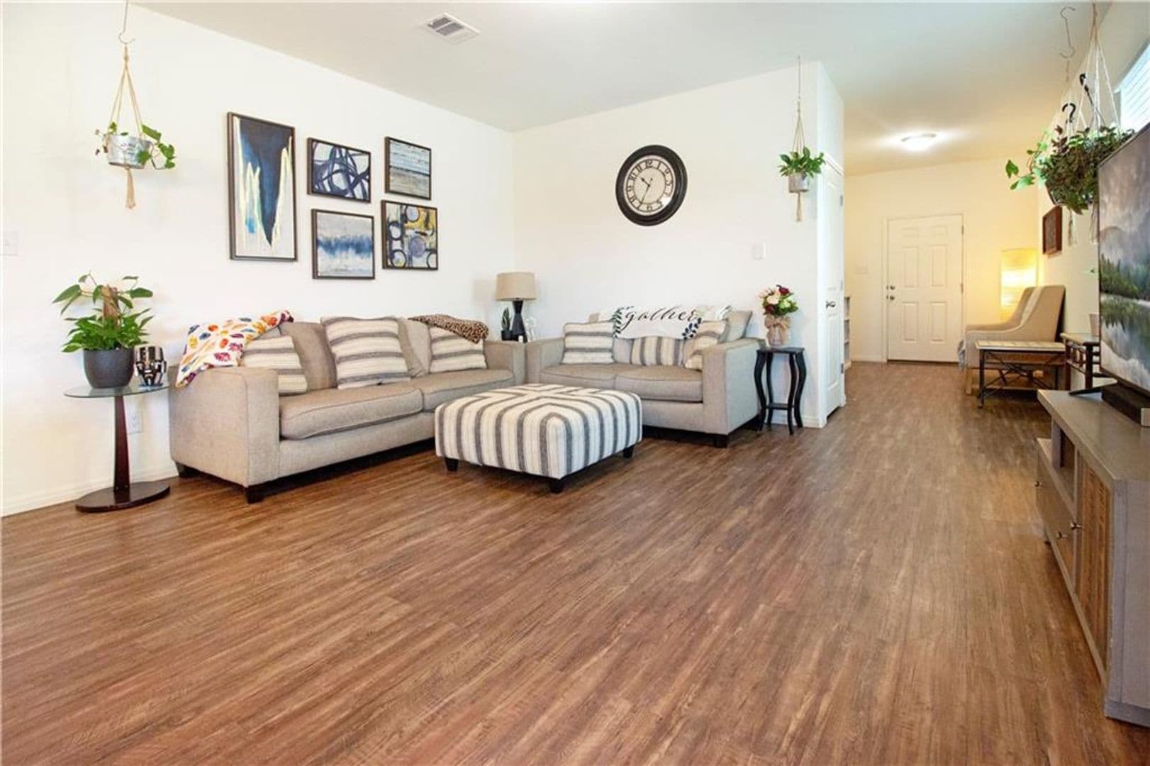 Jarrell House: 336 Flower Smith Ln