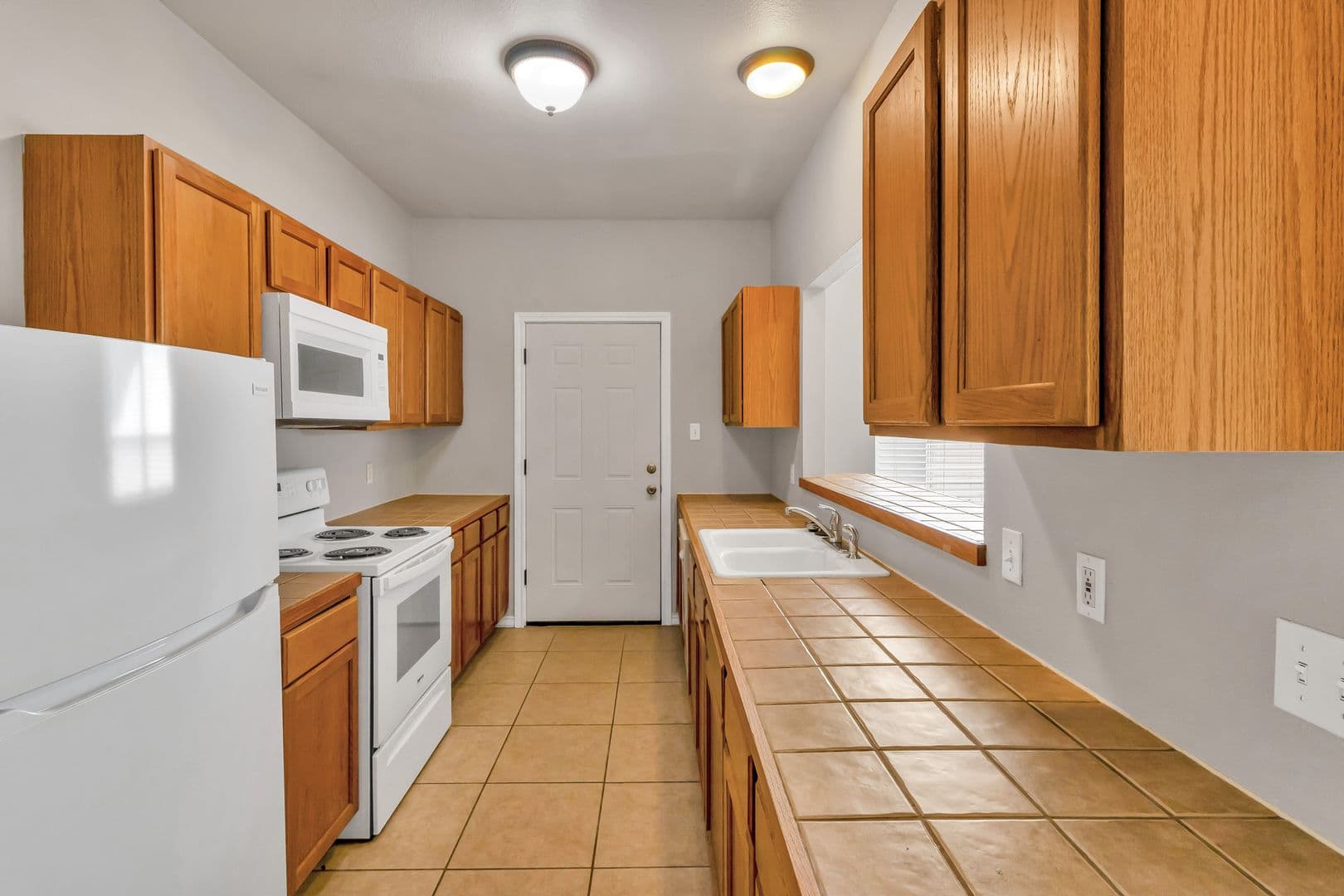 Jarrell Apartment: 200 Sandstone Drive AB