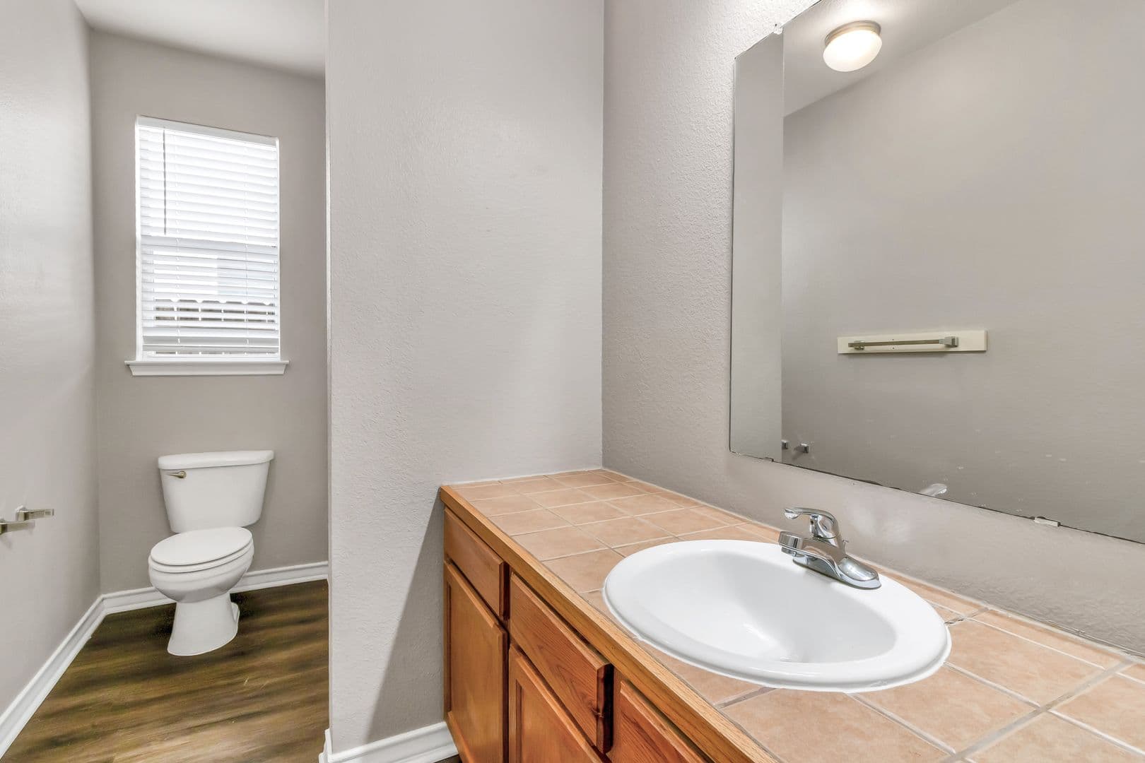 Jarrell Apartment: 200 Sandstone Drive AB
