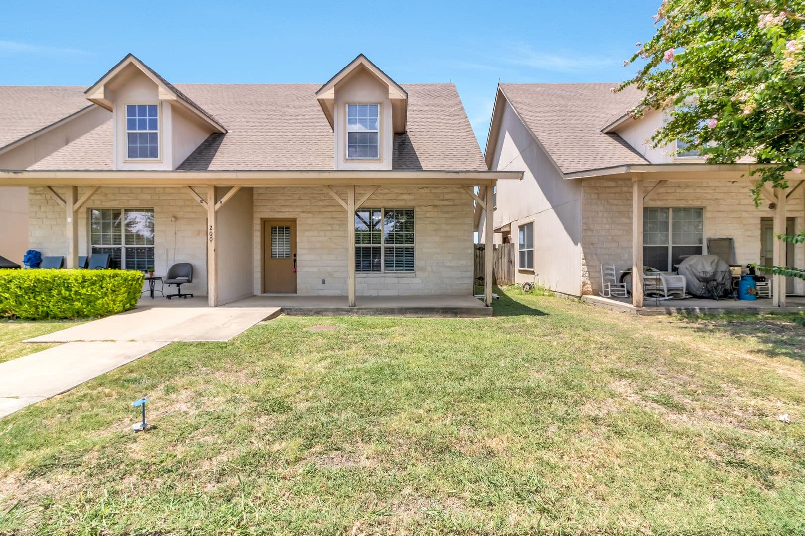 Jarrell Apartment: 200 Sandstone Drive AB
