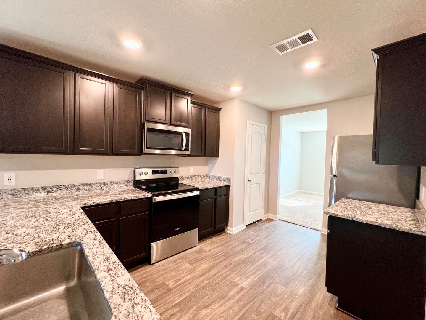Jarrell House: 1033 Riverdale Cv