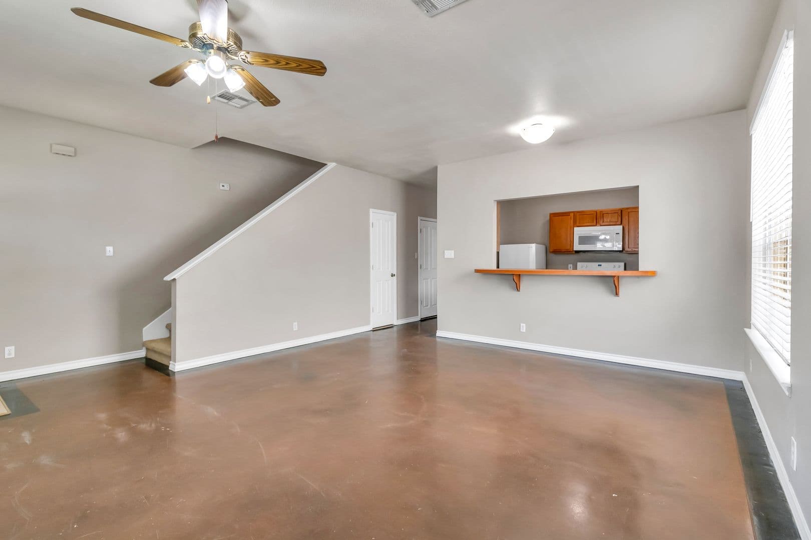 Jarrell Apartment: 200 Sandstone Drive AB
