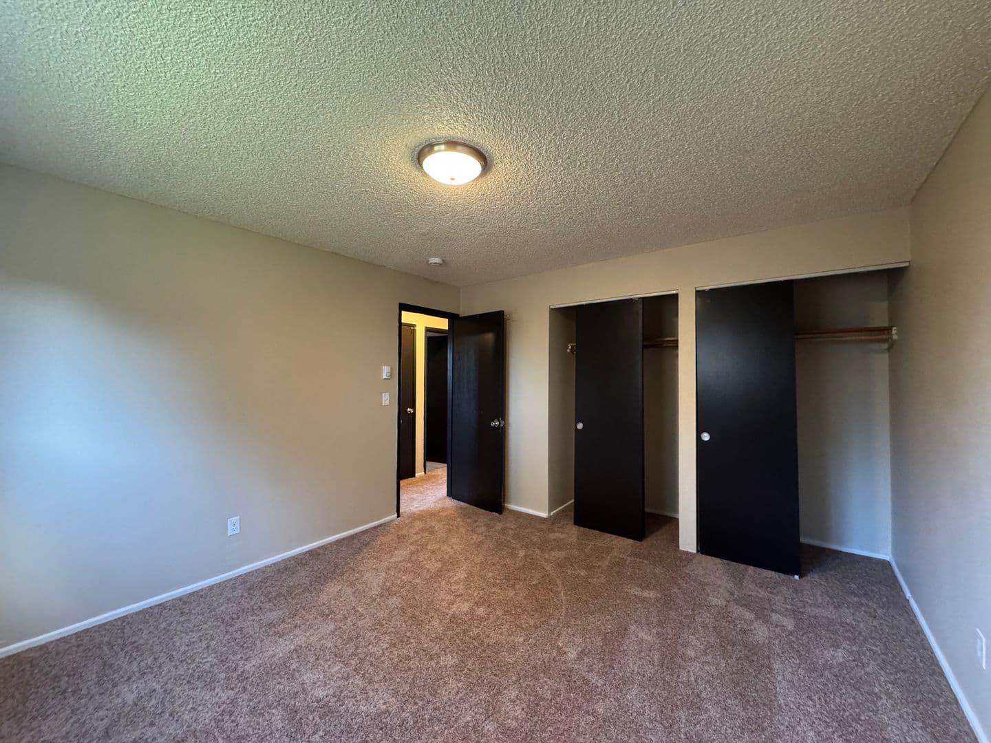 Tacoma Apartment: 6102 6th Ave