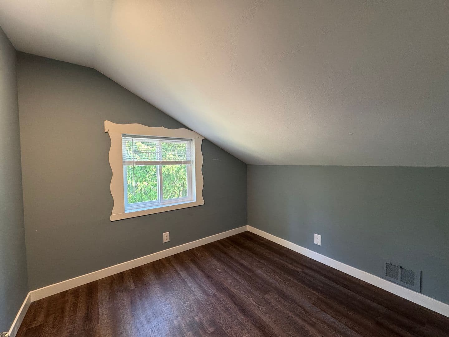 University Place House: 3755 Sunset Dr. W