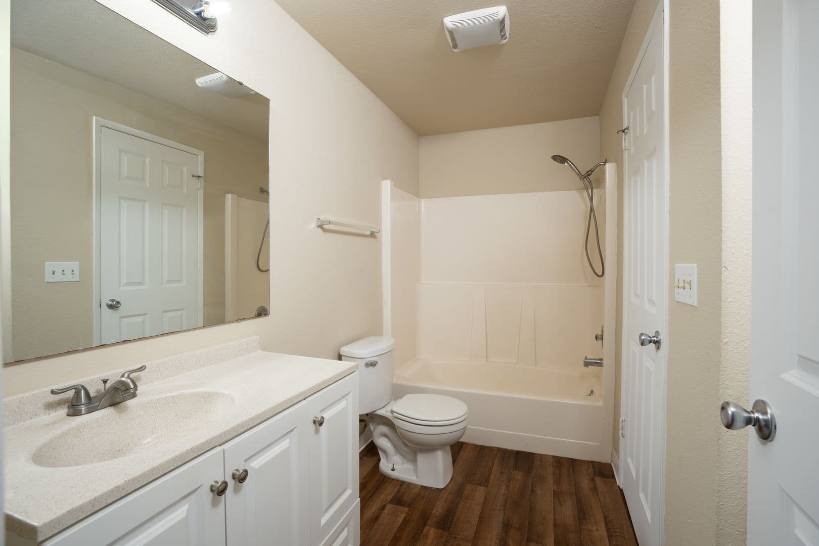 Pacific Apartment: 504 4th Ave SE