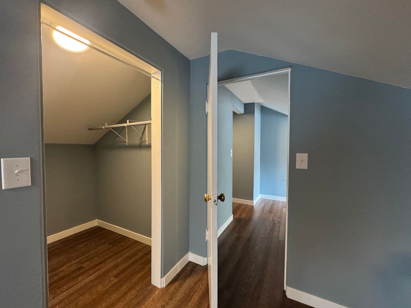 University Place House: 3755 Sunset Dr. W