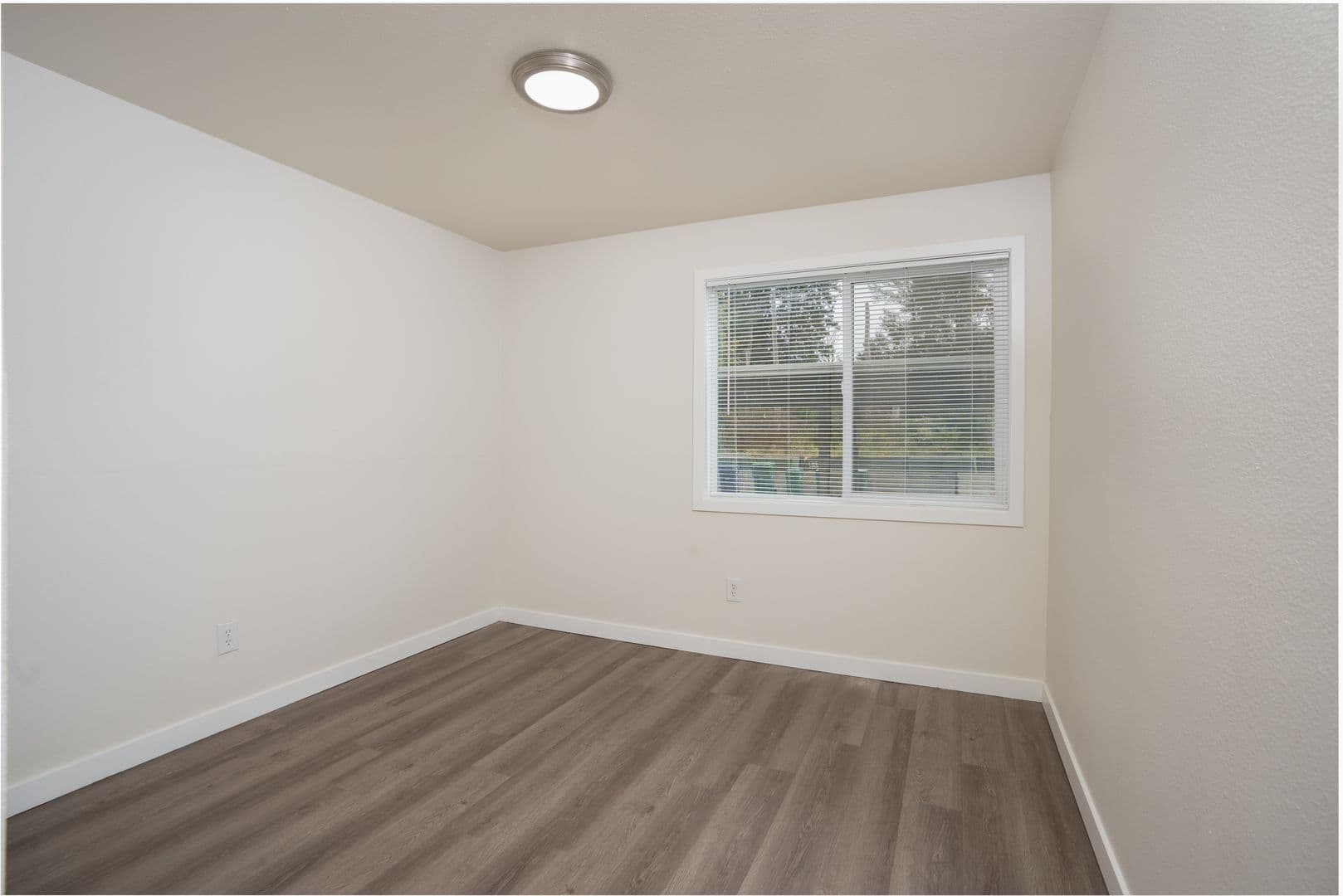 Pacific Apartment: 504 4th Ave SE