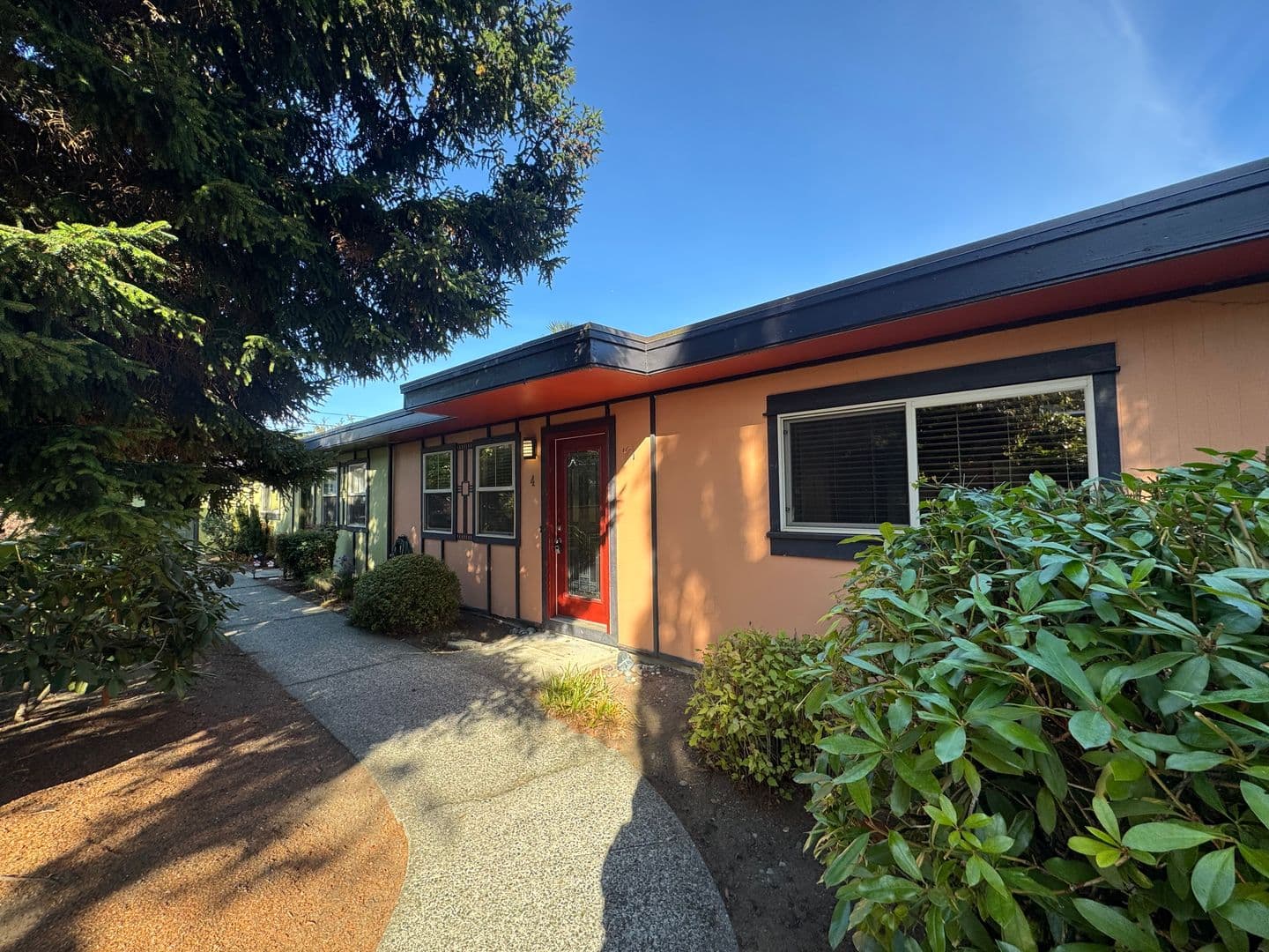 Tacoma Apartment: 858 S Fife St