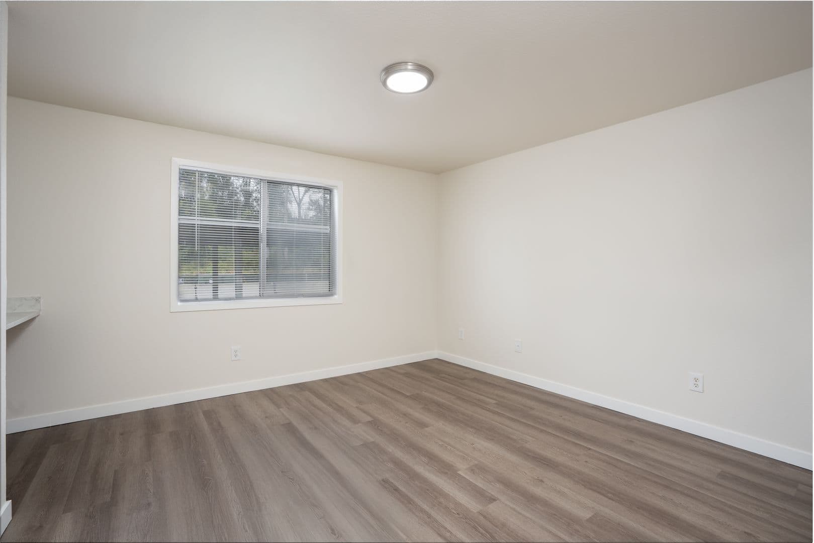 Pacific Apartment: 504 4th Ave SE