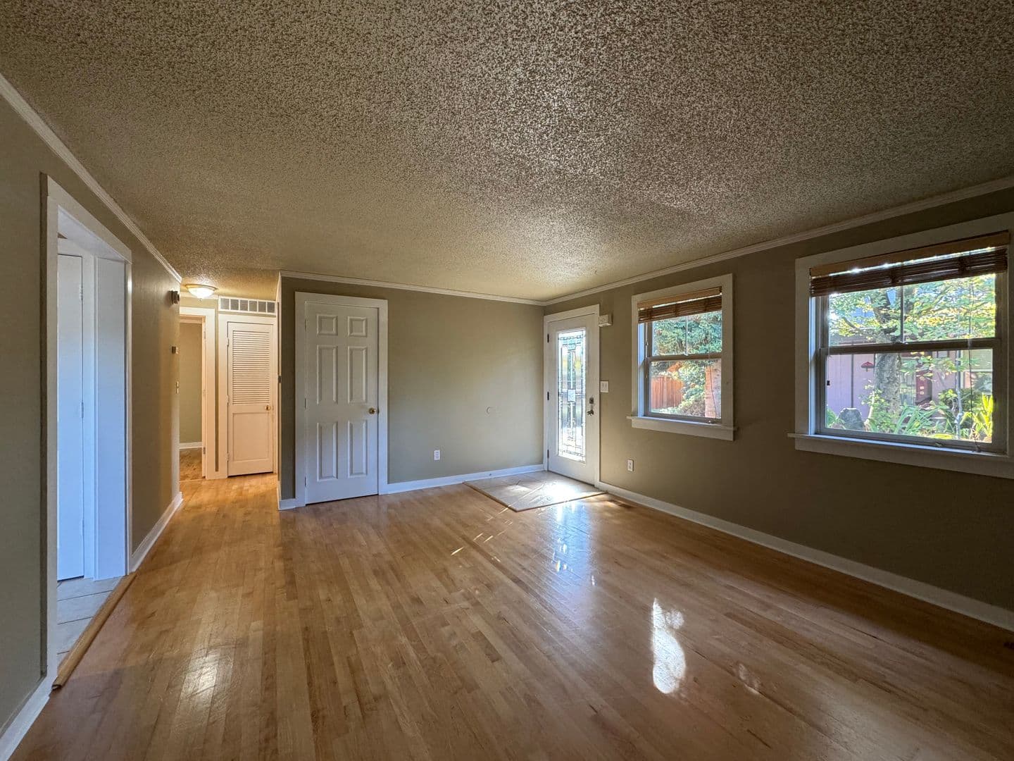 Tacoma Apartment: 858 S Fife St