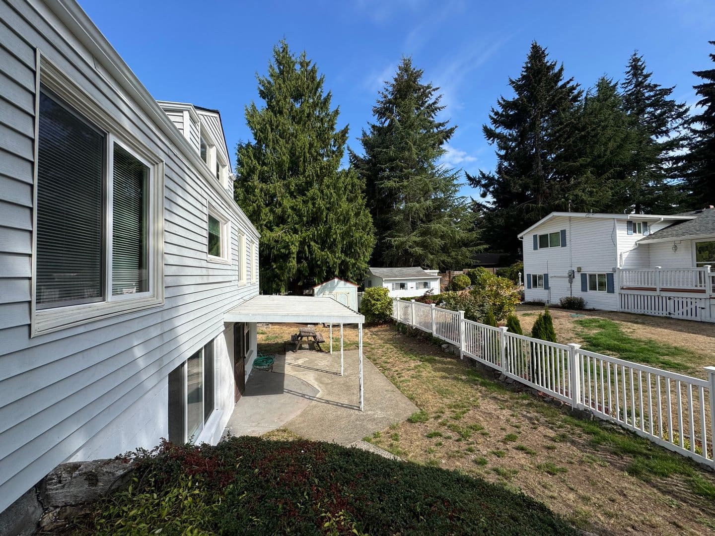 University Place House: 3755 Sunset Dr. W