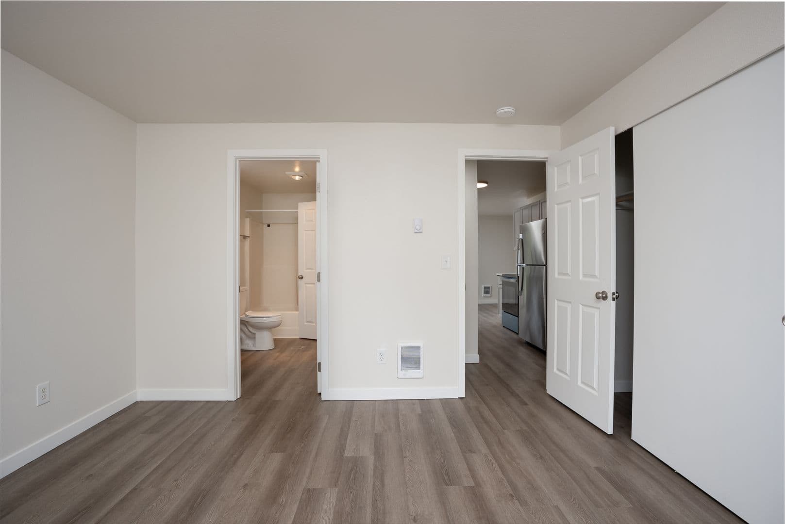 Pacific Apartment: 504 4th Ave SE
