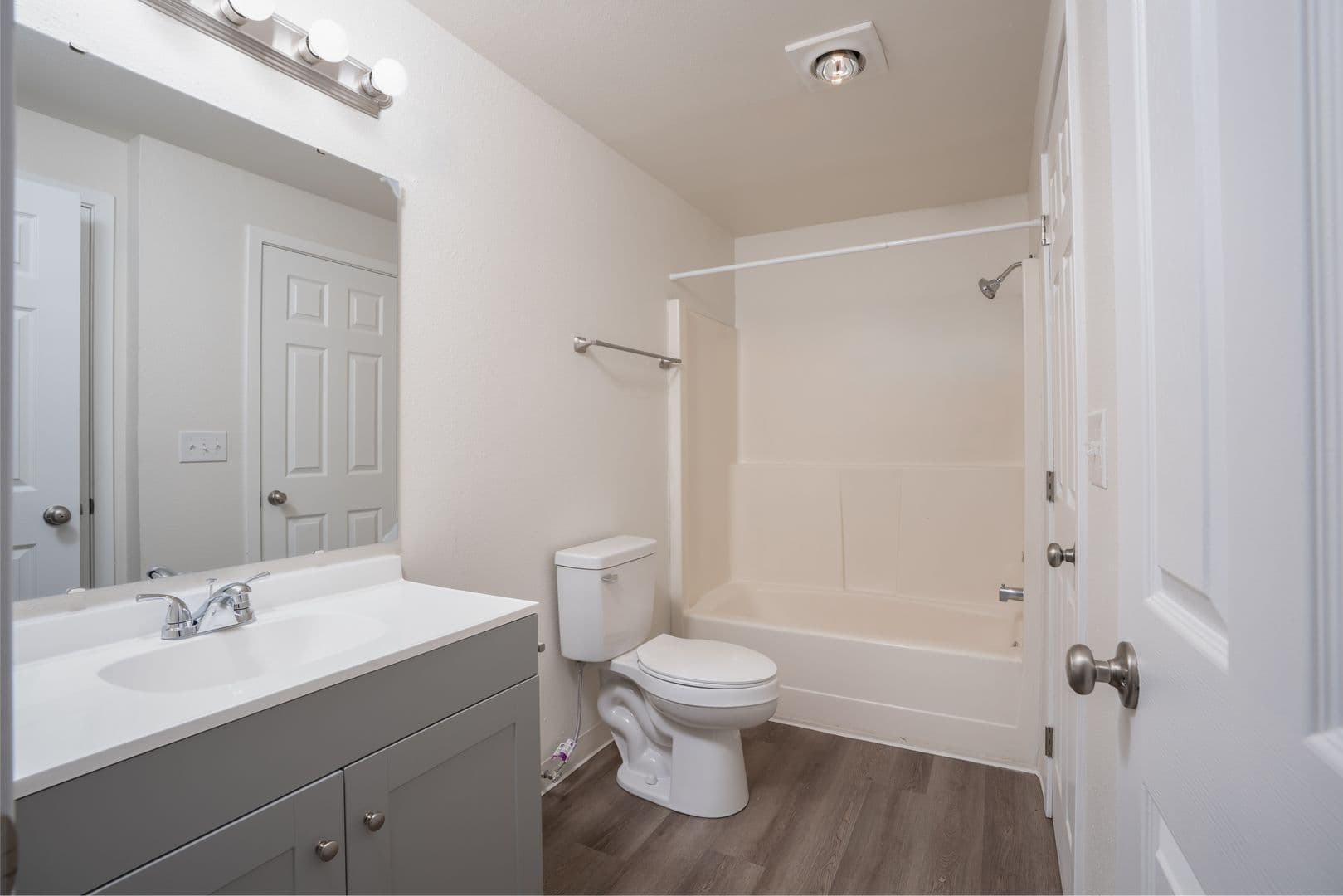 Pacific Apartment: 504 4th Ave SE