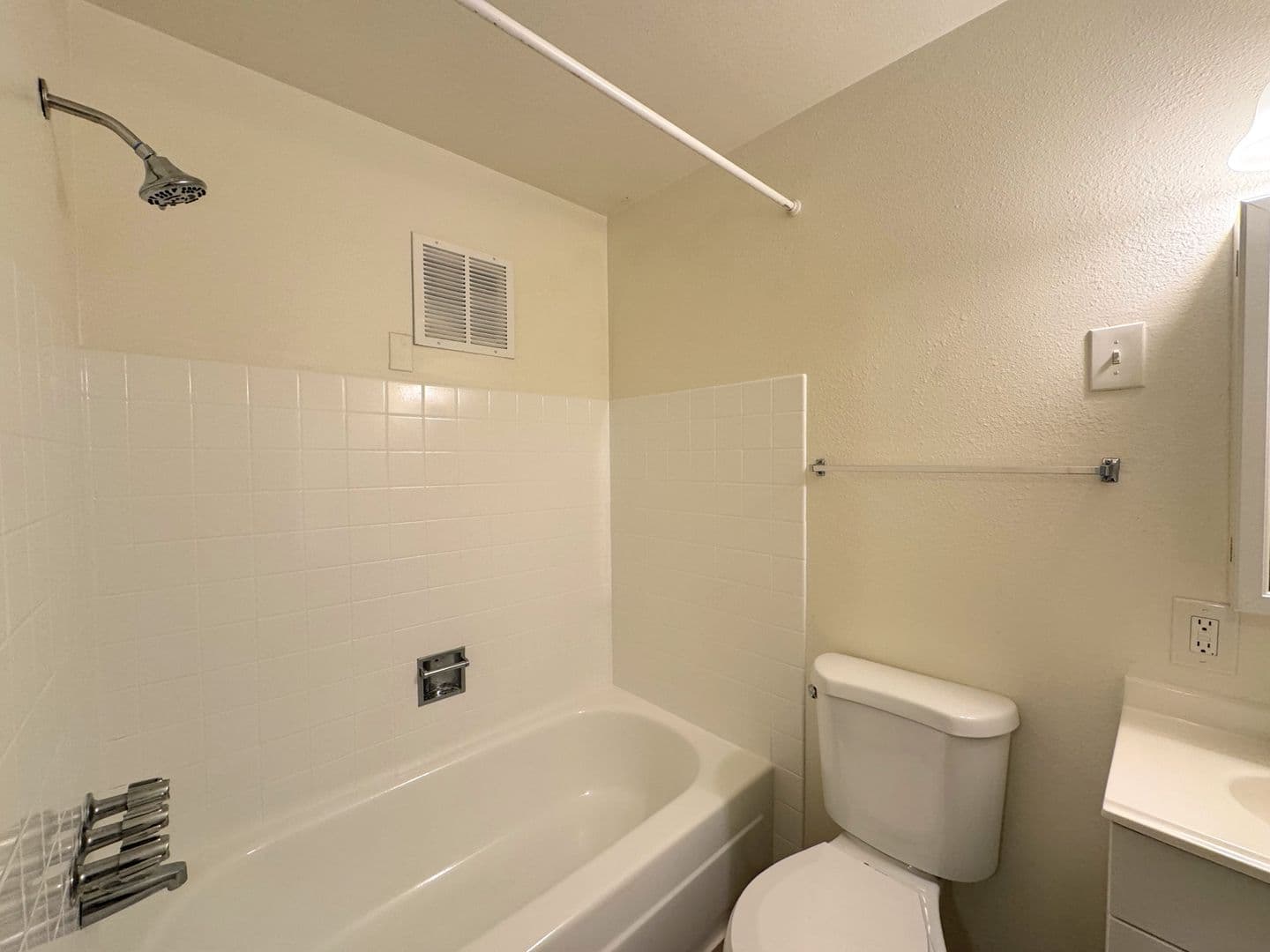Tacoma Apartment: 3015 North Highland Street