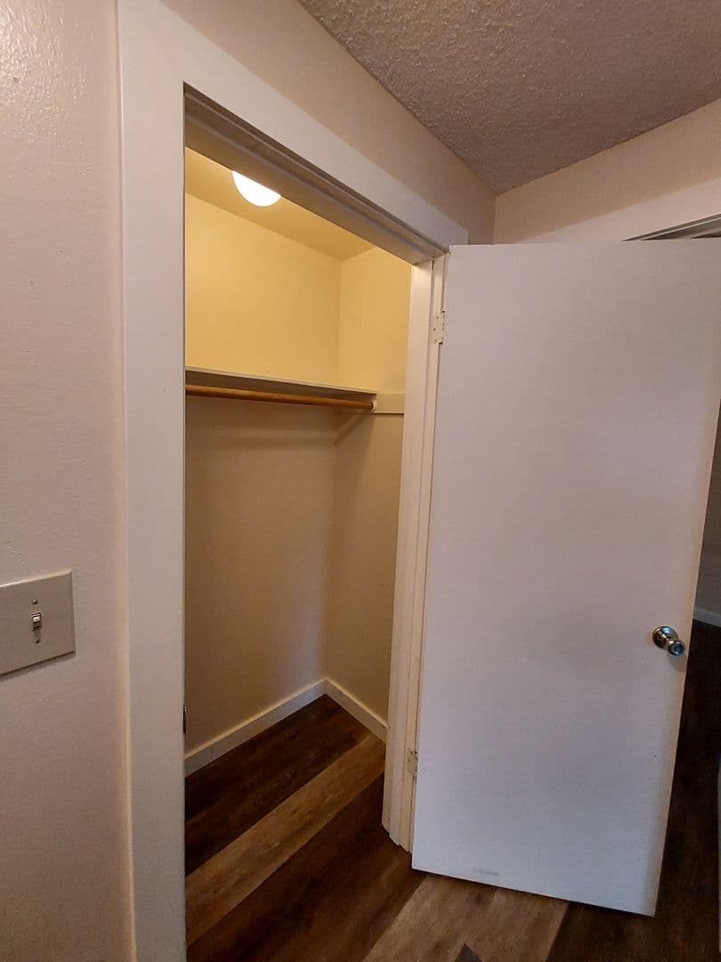 Spanaway Apartment: 102 160th St S