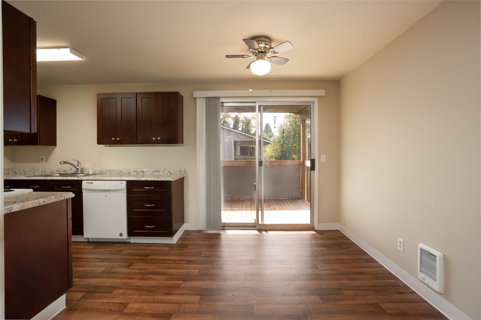 Pacific Apartment: 504 4th Ave SE