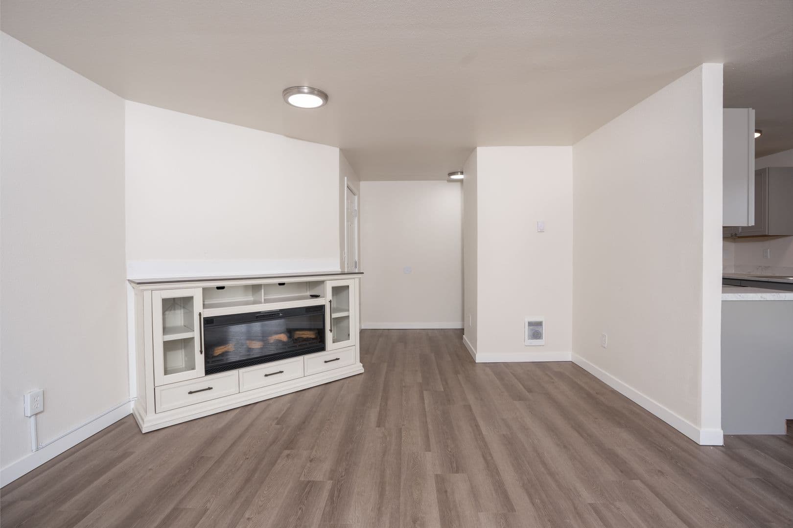 Pacific Apartment: 504 4th Ave SE