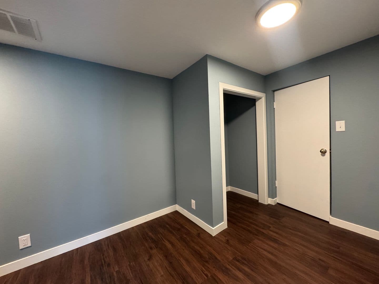 University Place House: 3755 Sunset Dr. W
