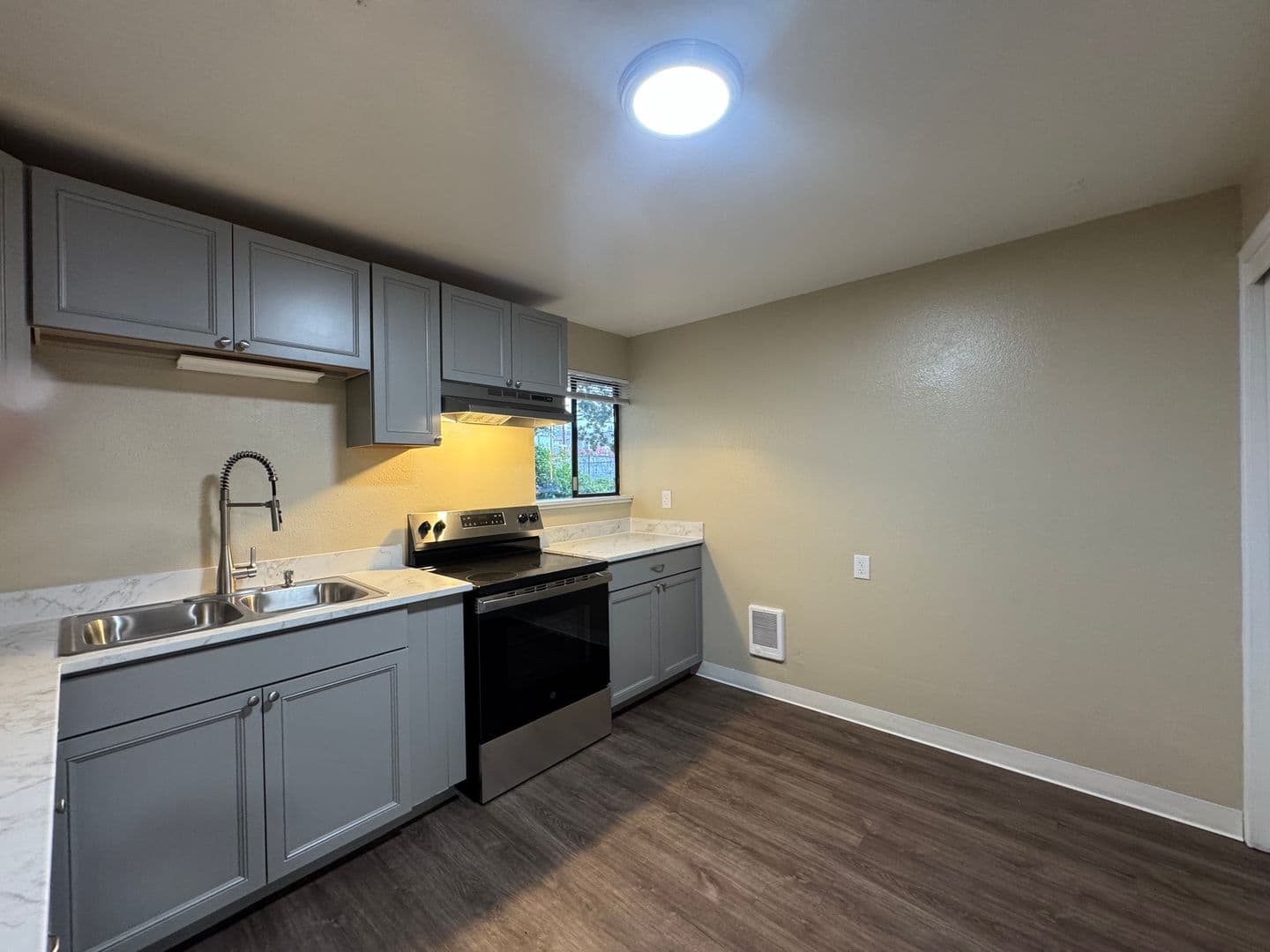 Lakewood Apartment: 5925 99th Street SW