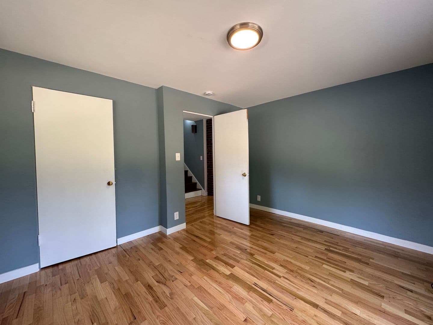 University Place House: 3755 Sunset Dr. W