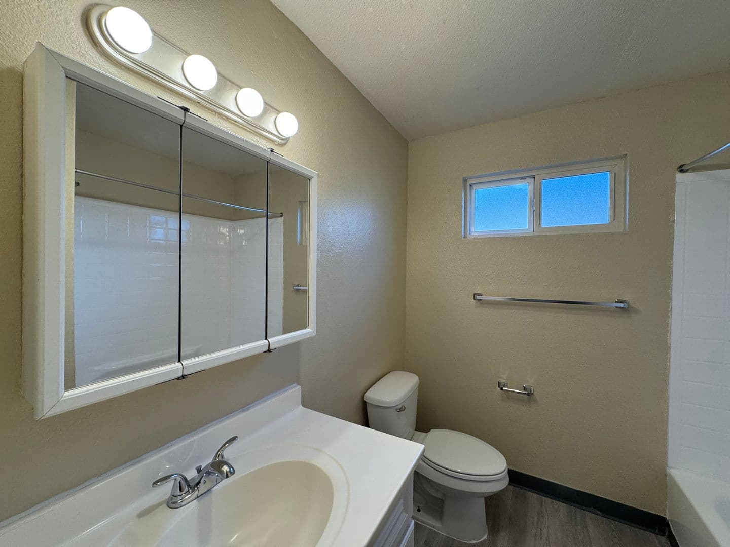 Tacoma Apartment: 6102 6th Ave